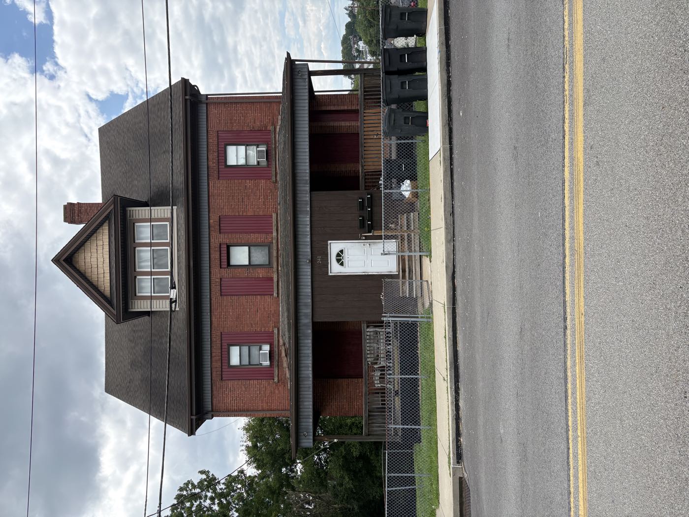 241 Locust Ave., Washington — building exterior