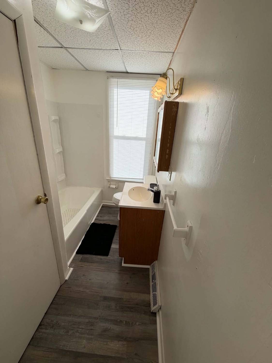 202-204 N. 3rd St., 202 Apt 1 — Bathroom